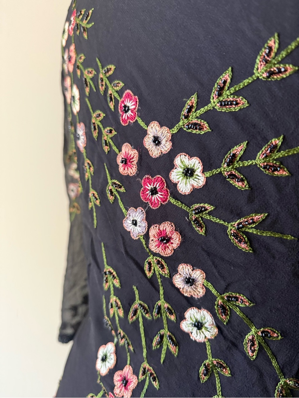 100% Silk Hand Embroidered Floral Beaded Blouse Y2K - Picture 6 of 11